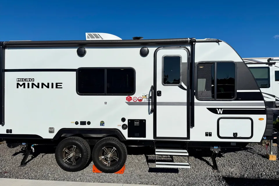 Roam & Rise RV Rentals | Winnebago Micro Minnie Travel Trailer