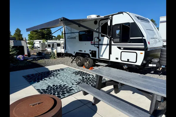 Roam & Rise RV Rentals | Winnebago Micro Minnie Travel Trailer