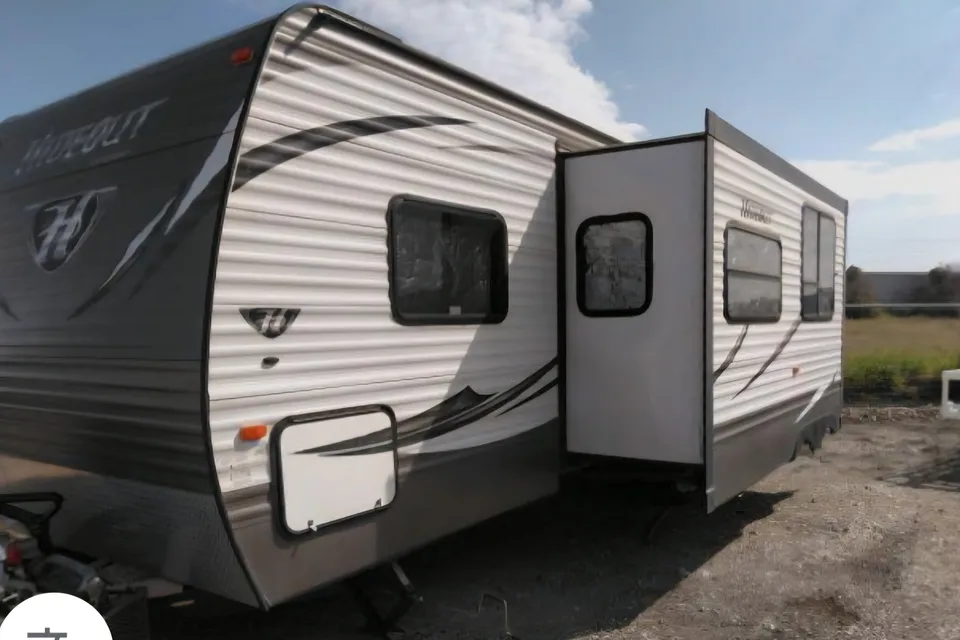 Walaa 's Keystone Hideout Travel Trailer
