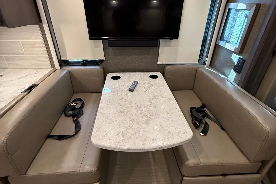 2022 Thor Motor Coach Challenger 37DS Class A