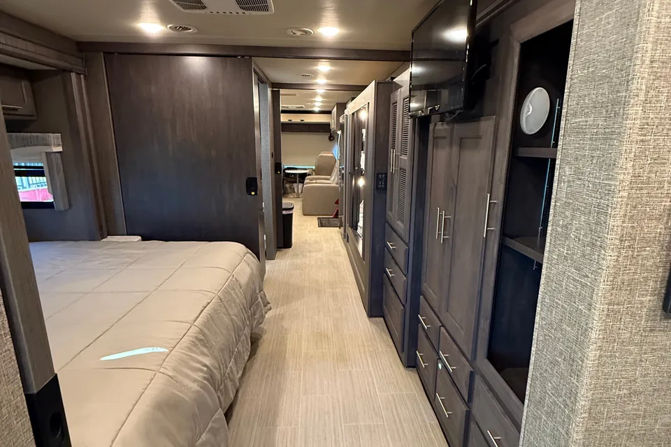2022 Thor Motor Coach Challenger 37DS Class A