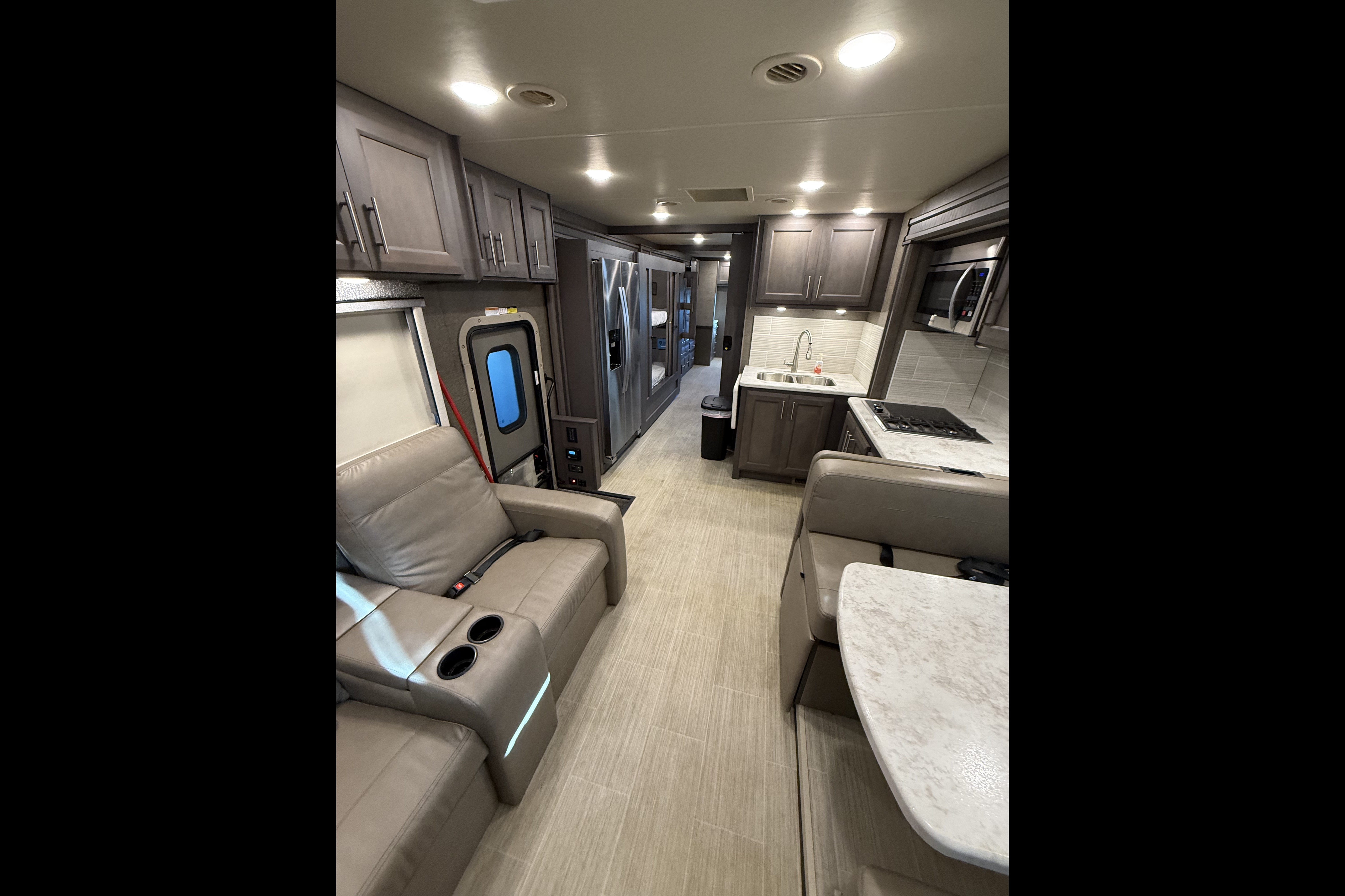 2022 Thor Motor Coach Challenger 37DS Class A
