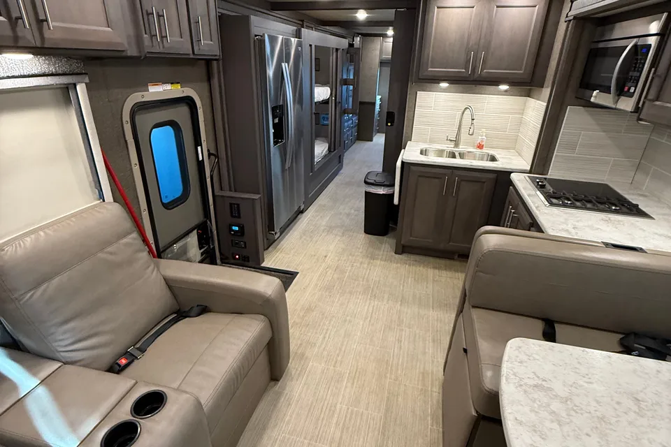 2022 Thor Motor Coach Challenger 37DS Class A