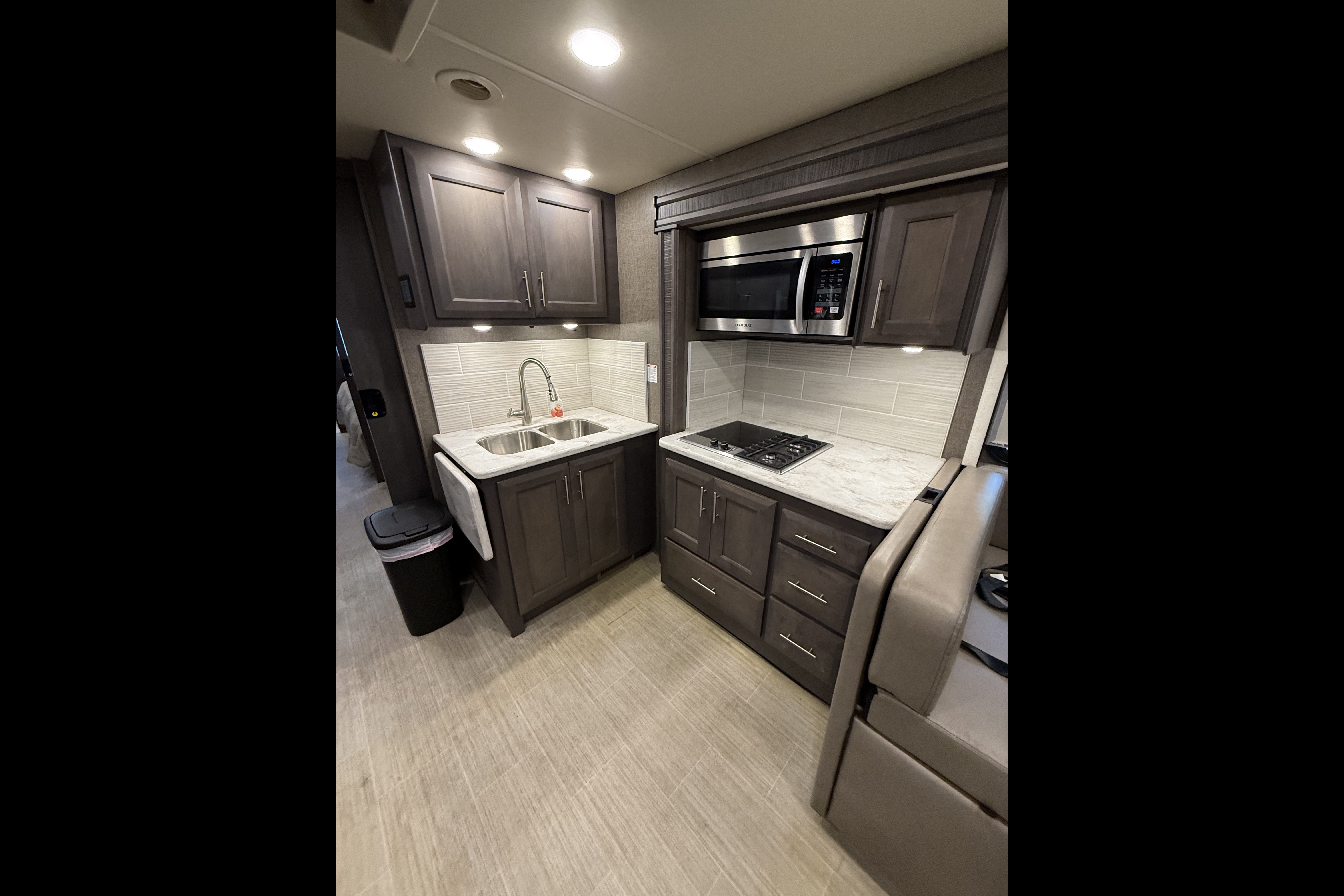 2022 Thor Motor Coach Challenger 37DS Class A