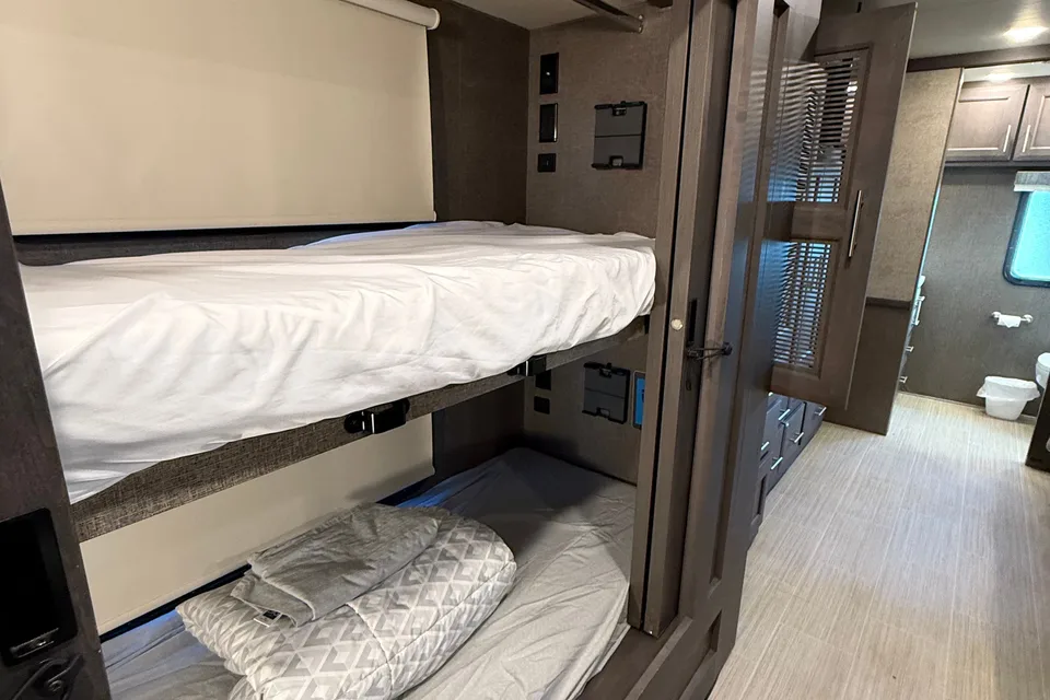 2022 Thor Motor Coach Challenger 37DS Class A
