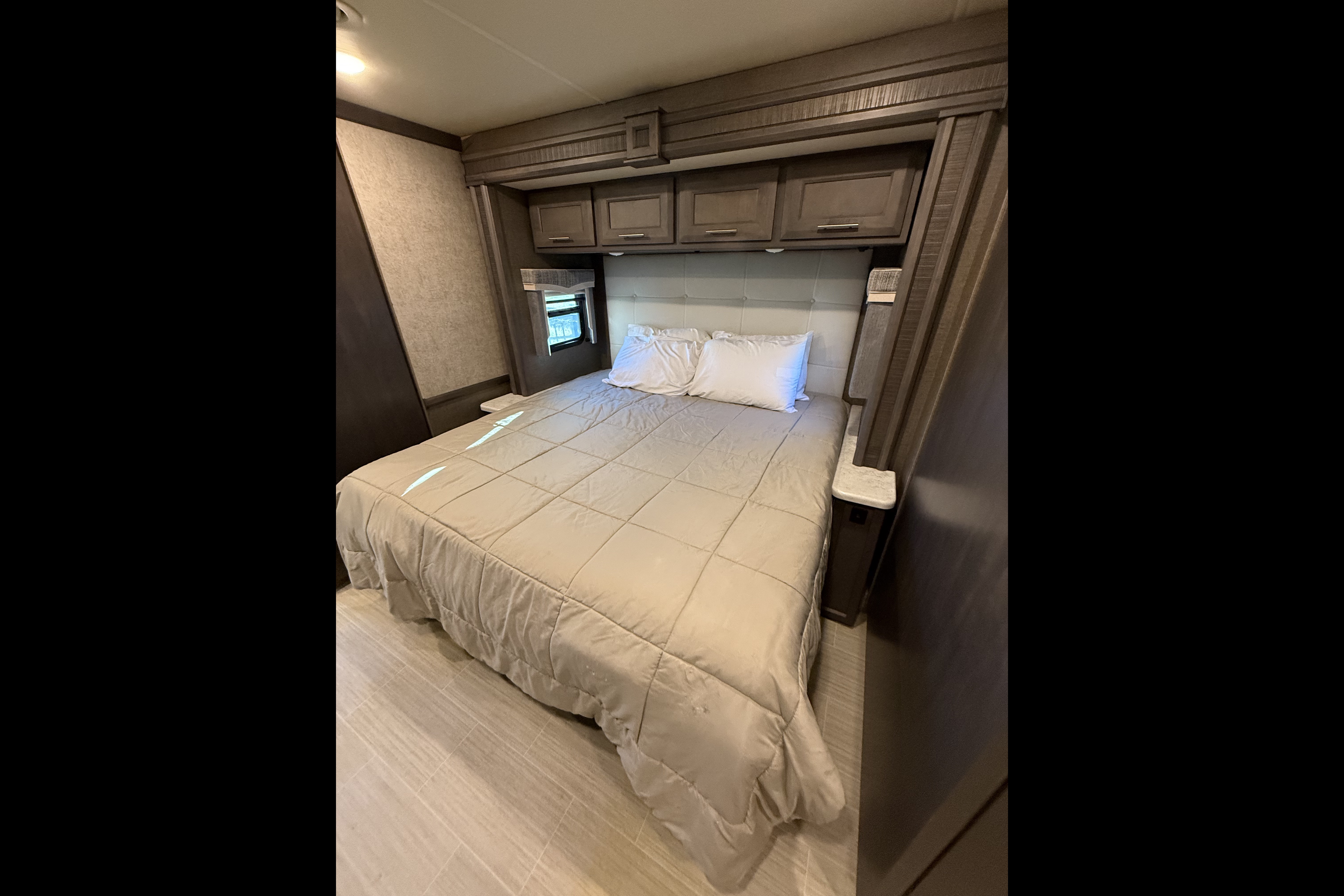 2022 Thor Motor Coach Challenger 37DS Class A