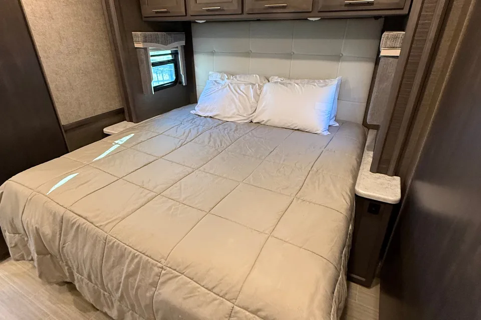2022 Thor Motor Coach Challenger 37DS Class A