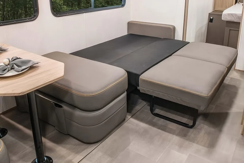 Campster's Cruiser RV Avenir A-27BH Travel Trailer