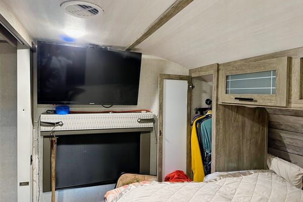 Glamping Made Easy! Full Size Bathroom!! Pet Friendly