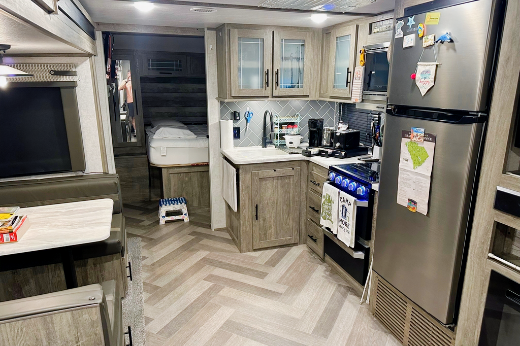Glamping Made Easy! Full Size Bathroom!! Pet Friendly 