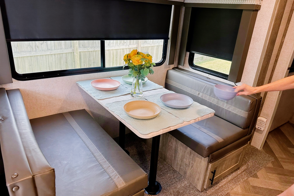 Glamping Made Easy! Full Size Bathroom!! Pet Friendly 