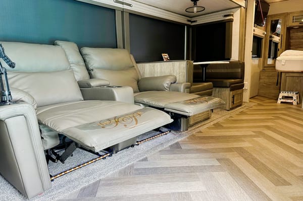 Glamping Made Easy! Full Size Bathroom!! Pet Friendly
