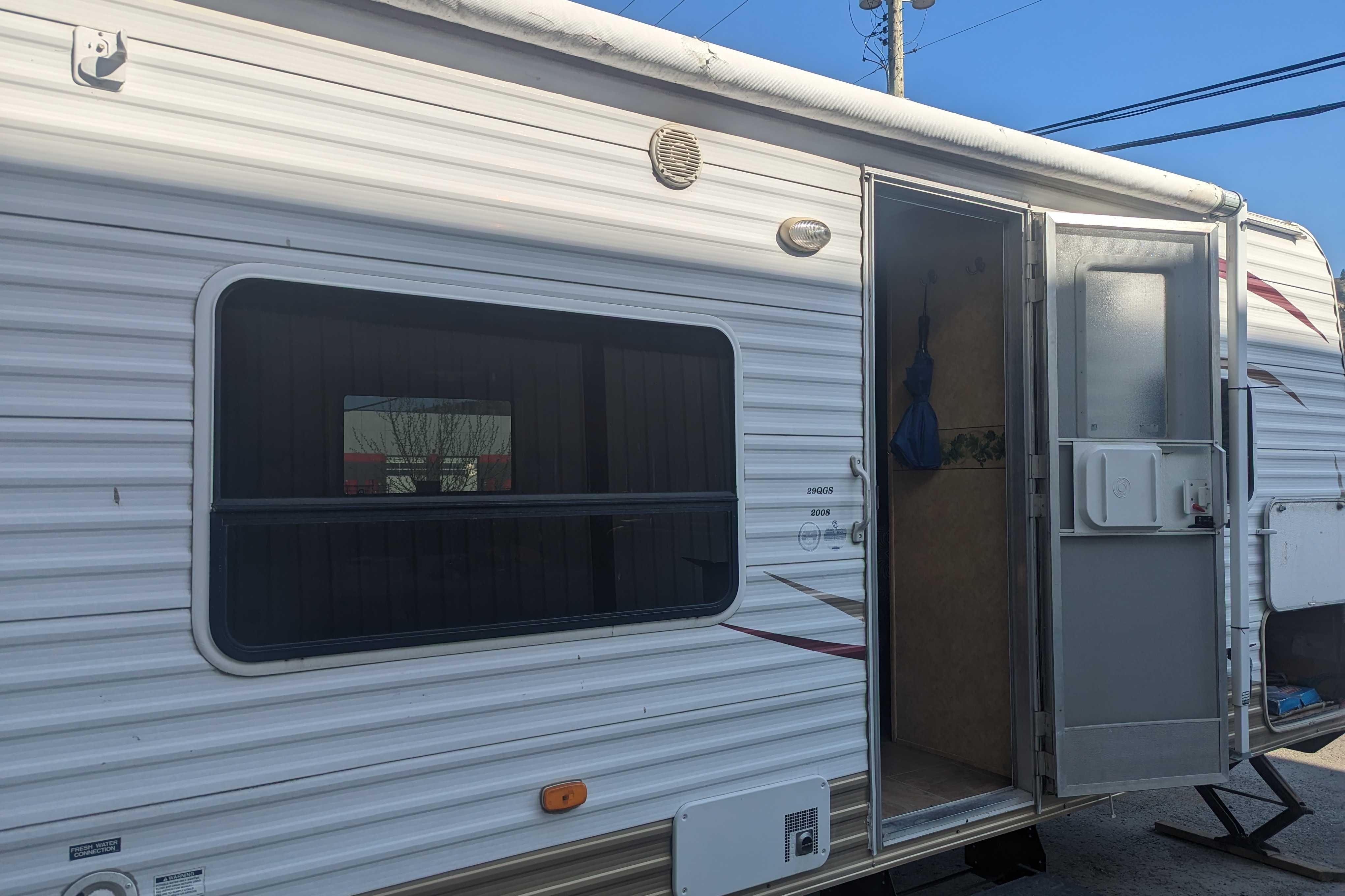 Mitch and Vanessa's Dutchmen 28' travel trailer  Travel Trailer