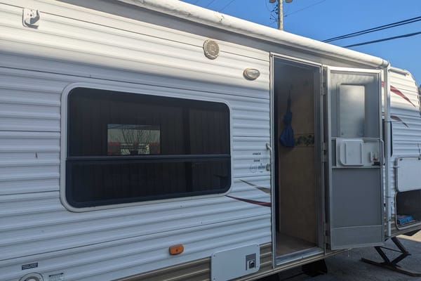 Mitch and Vanessa's Dutchmen 28' travel trailer Travel Trailer