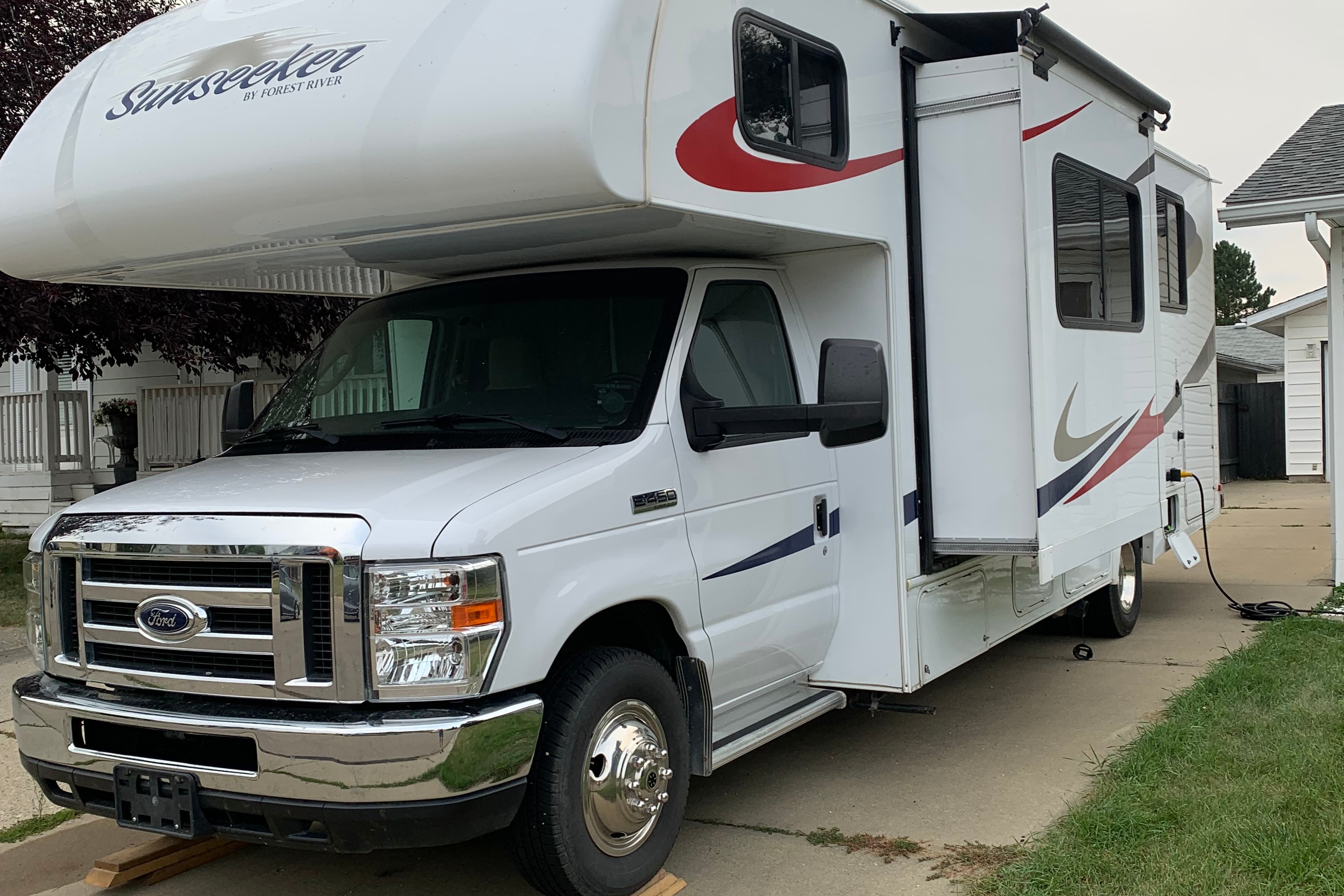 Little Missy's Forest River Sunseeker 2650S-CDW Class C