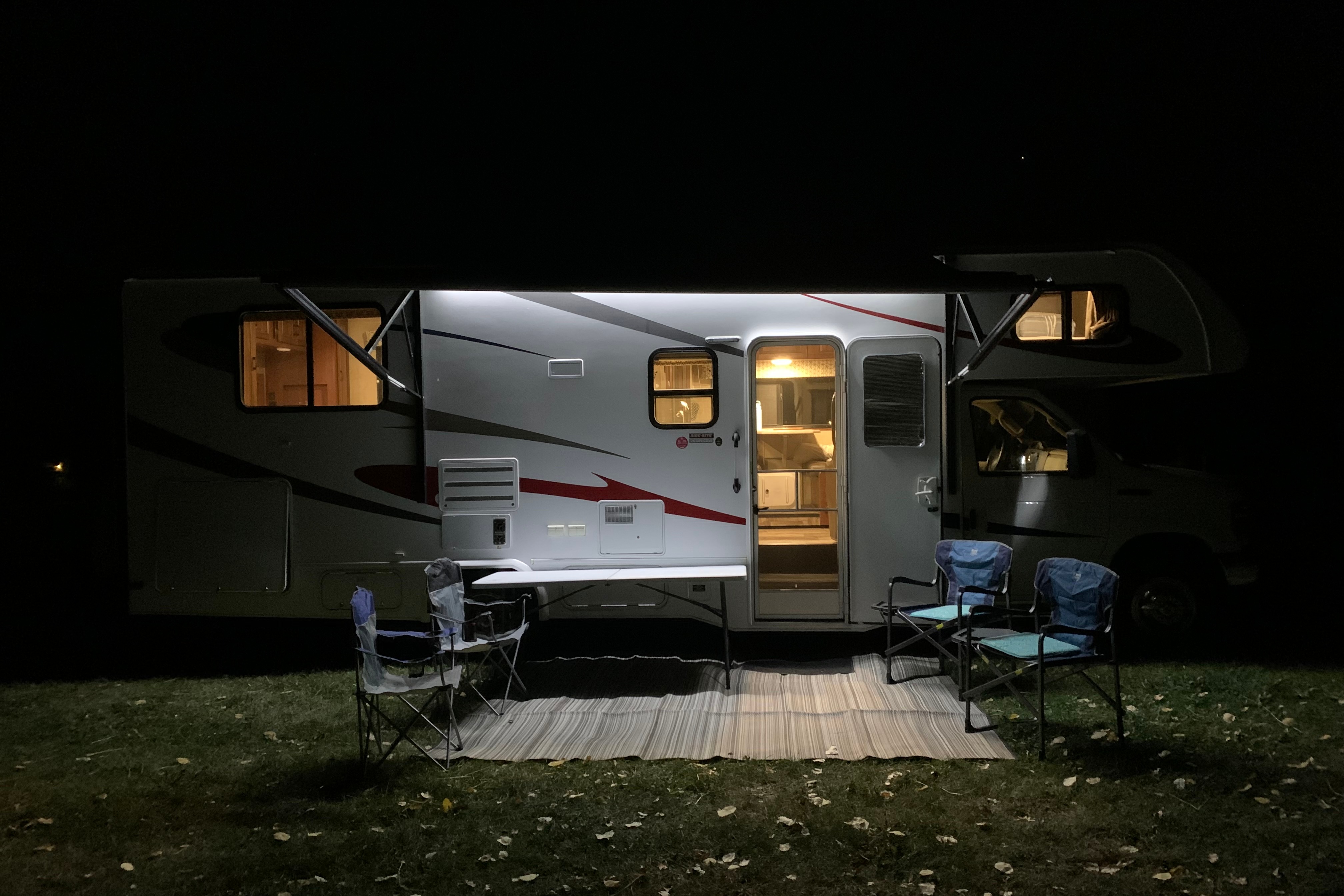 Little Missy's Forest River Sunseeker 2650S-CDW Class C