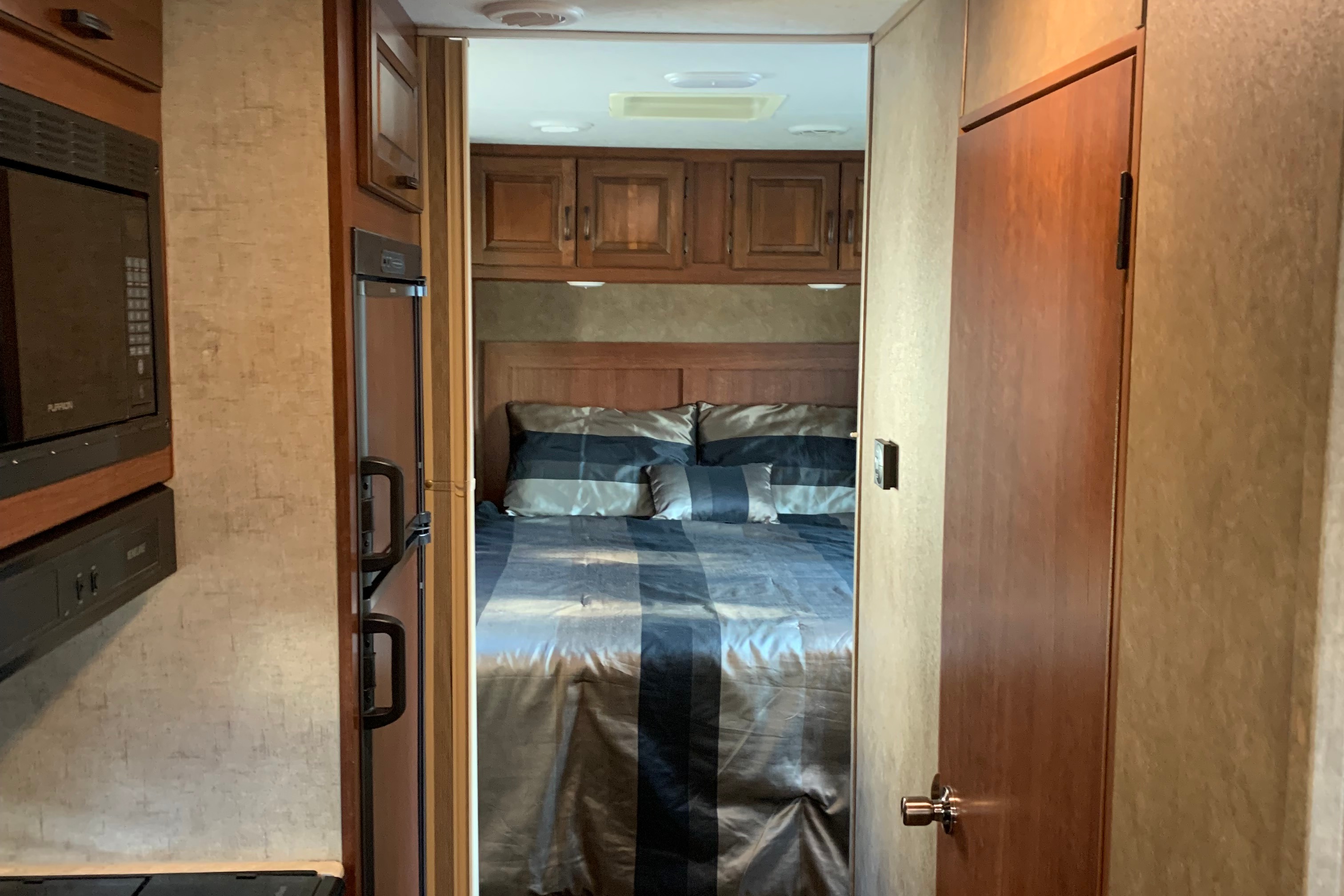 Little Missy's Forest River Sunseeker 2650S-CDW Class C
