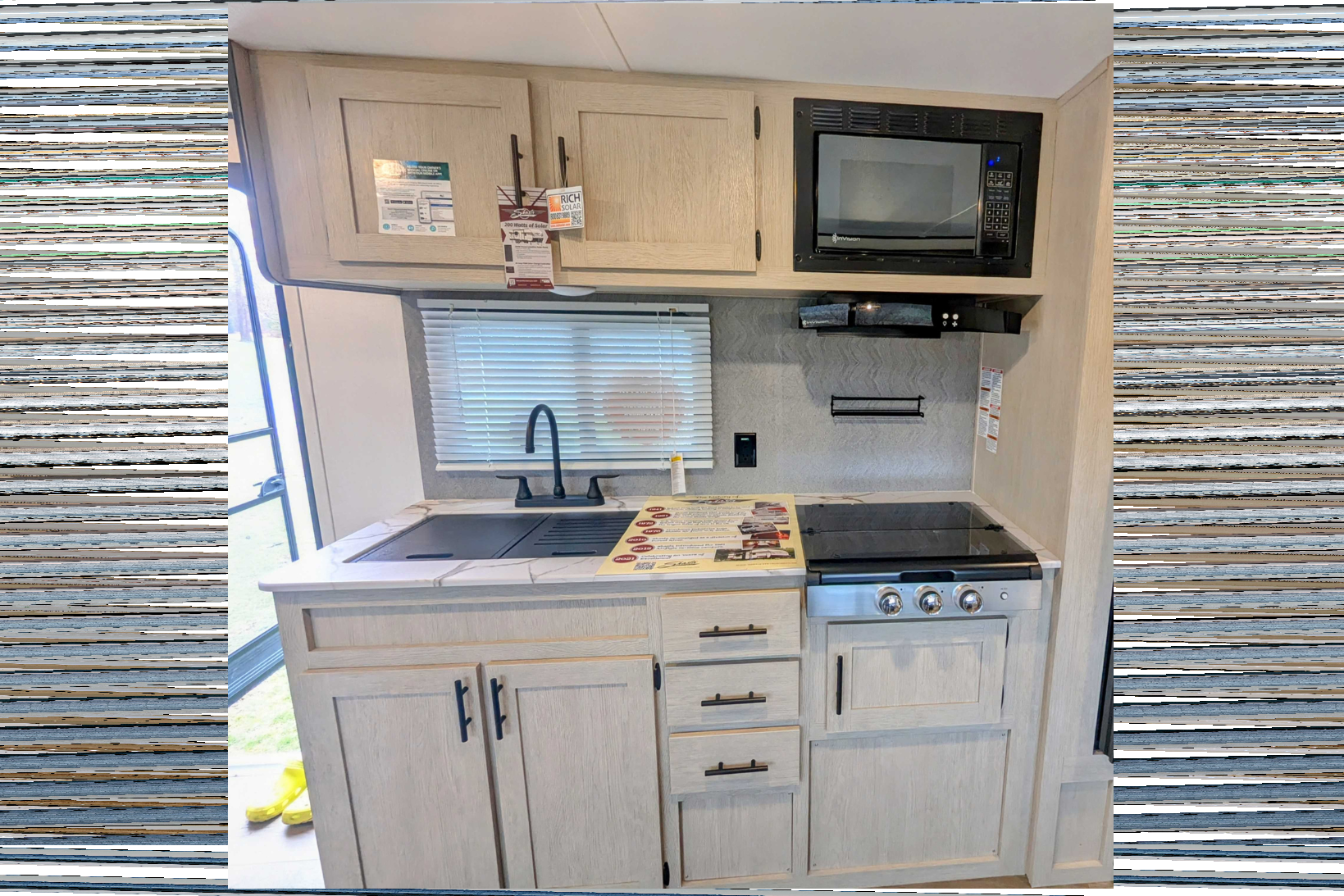 Adventure-Ready 2025 Shasta i5 526DB Bunkhouse – Sleeps 8-10 | Meet "Juno"