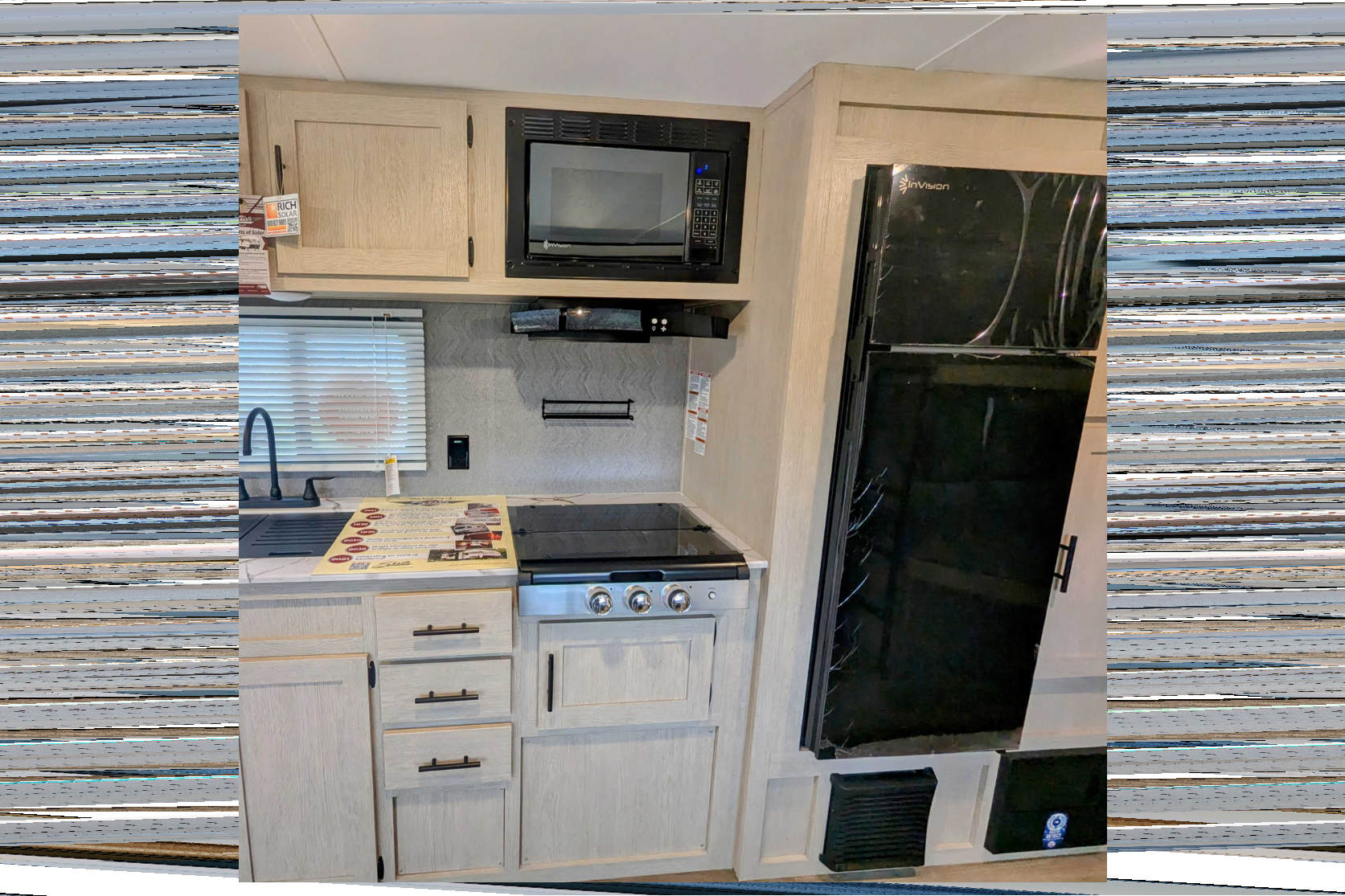 Adventure-Ready 2025 Shasta i5 526DB Bunkhouse – Sleeps 8-10 | Meet "Juno"