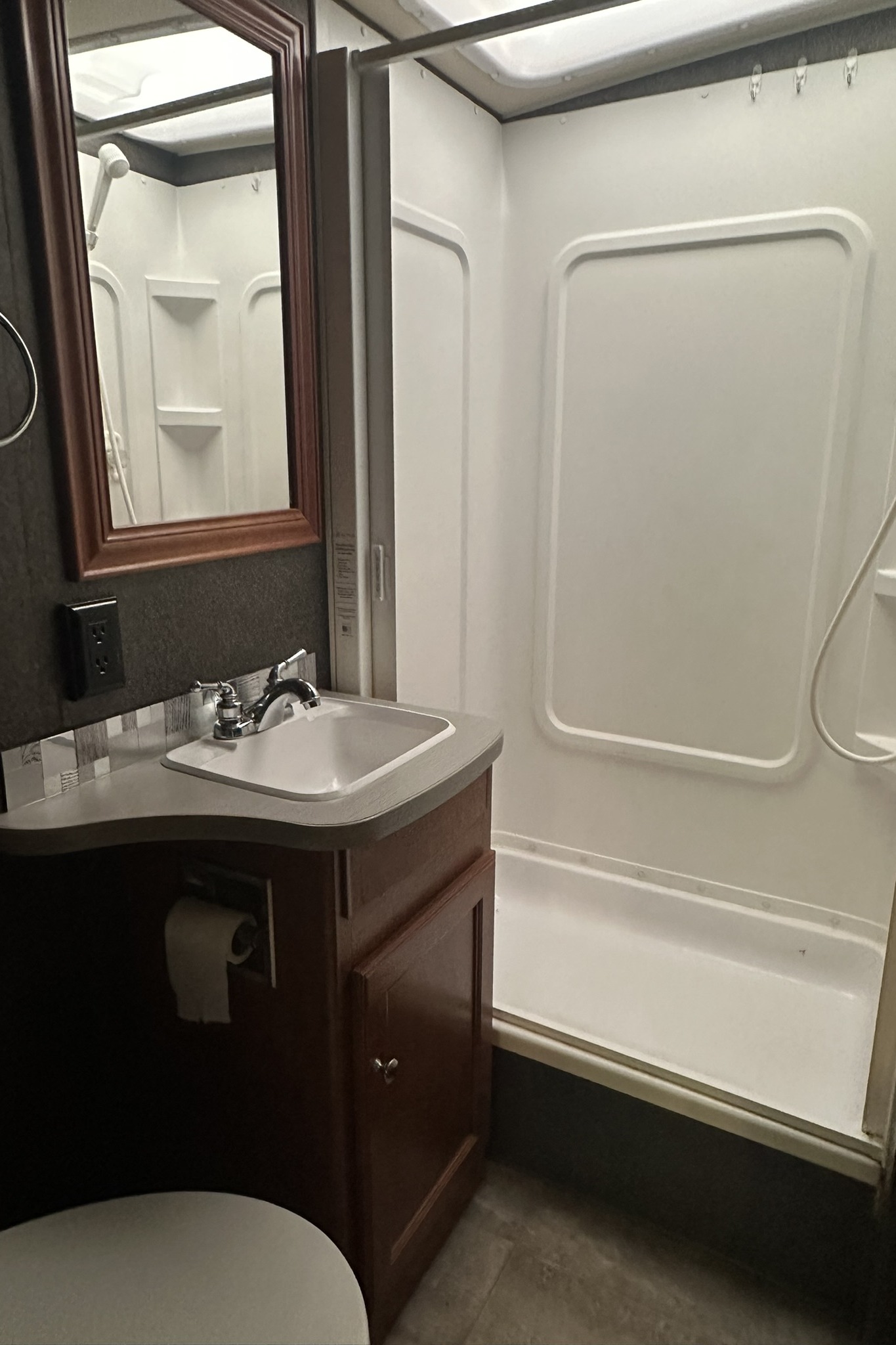 Winnebago-Superior Ride-Deluxe Living-Family Fun