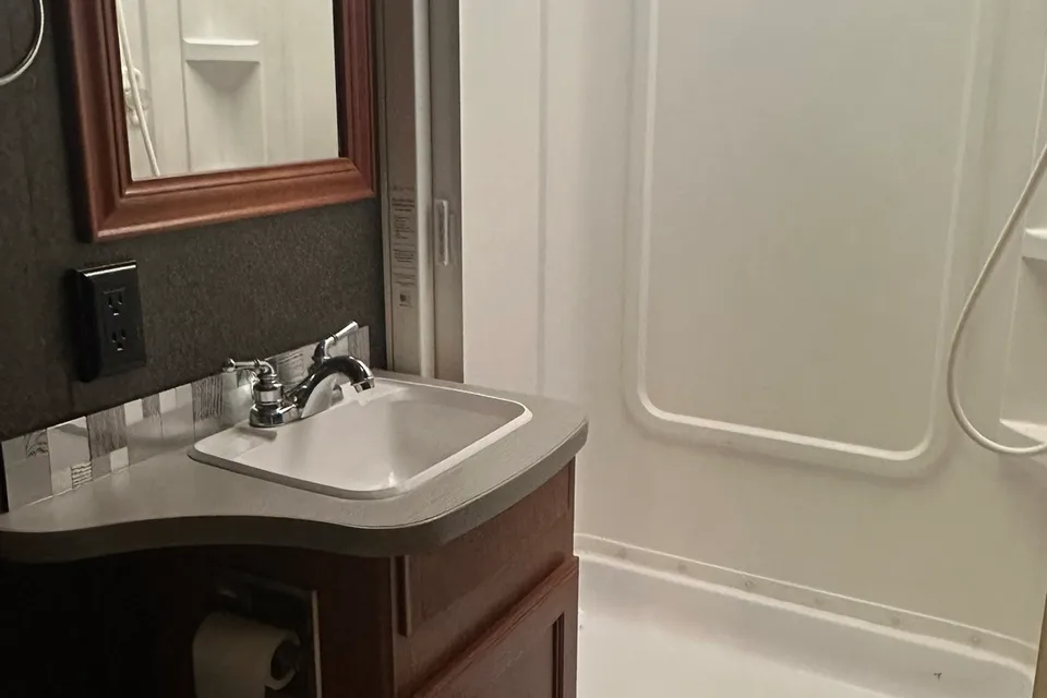 Winnebago-Superior Ride-Deluxe Living-Family Fun