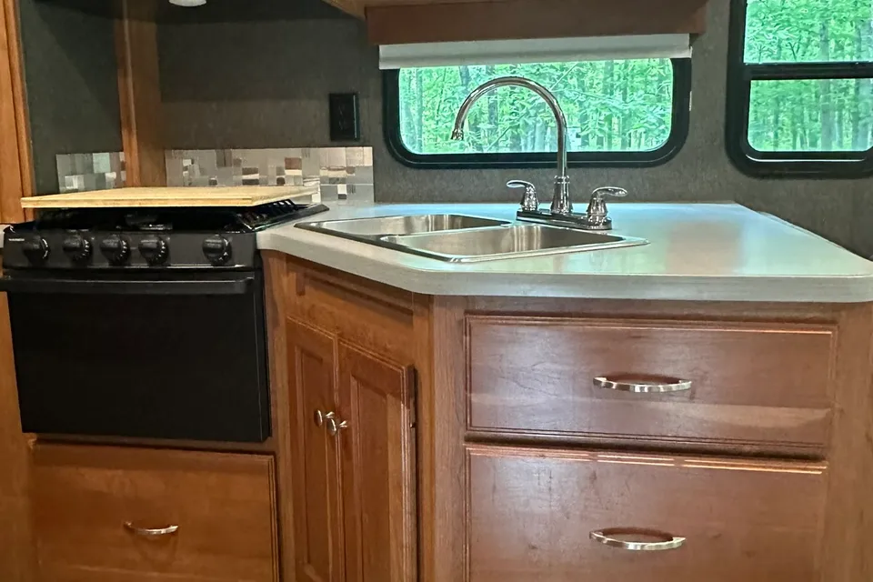 Winnebago-Superior Ride-Deluxe Living-Family Fun