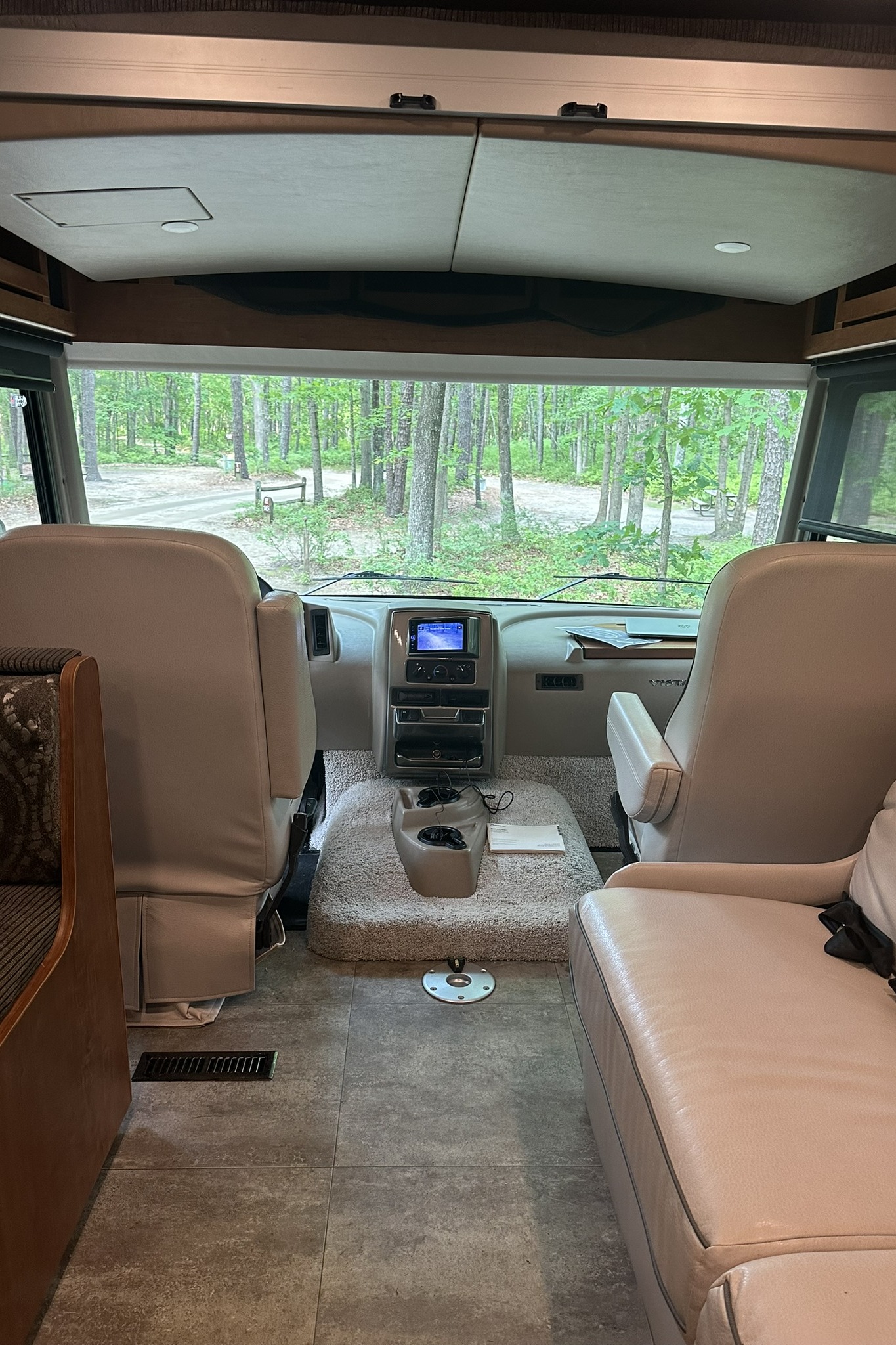 Winnebago-Superior Ride-Deluxe Living-Family Fun