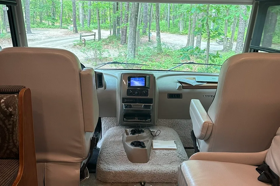 Winnebago-Superior Ride-Deluxe Living-Family Fun