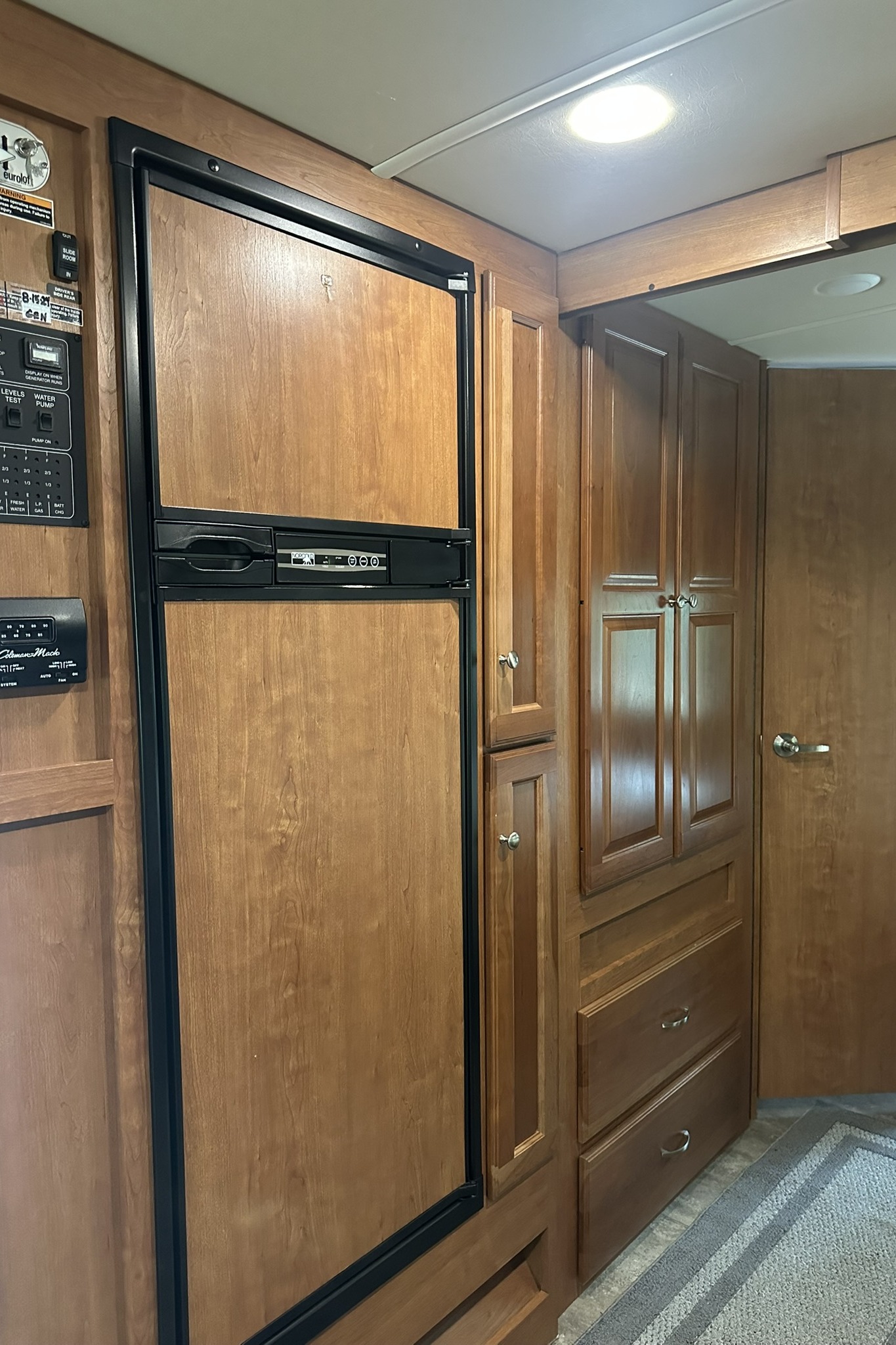Winnebago-Superior Ride-Deluxe Living-Family Fun