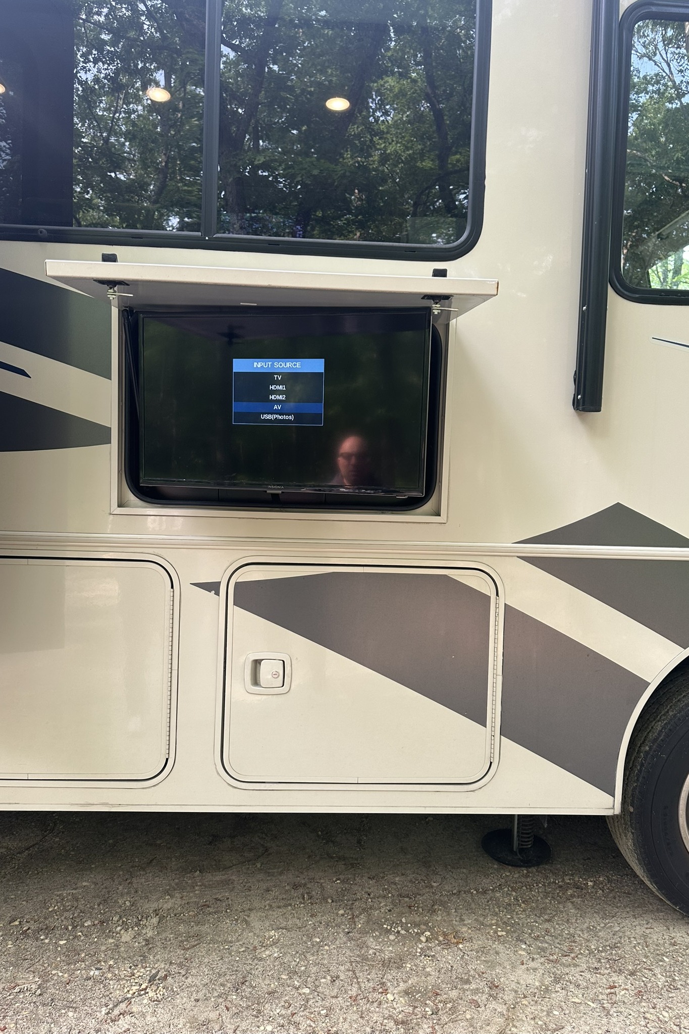 Winnebago-Superior Ride-Deluxe Living-Family Fun