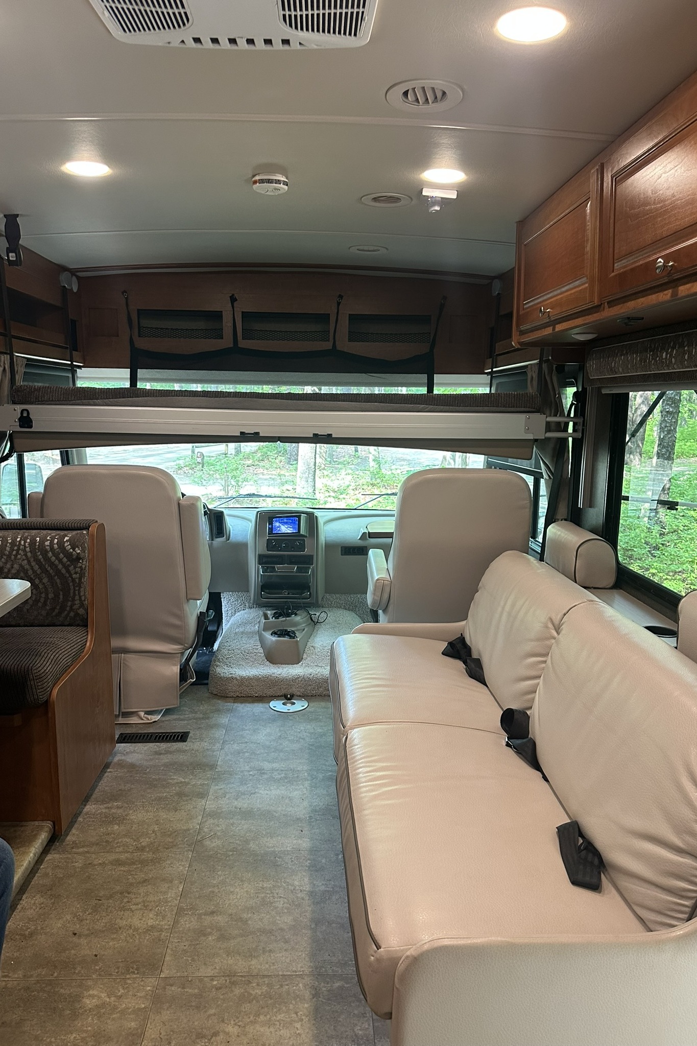 Winnebago-Superior Ride-Deluxe Living-Family Fun