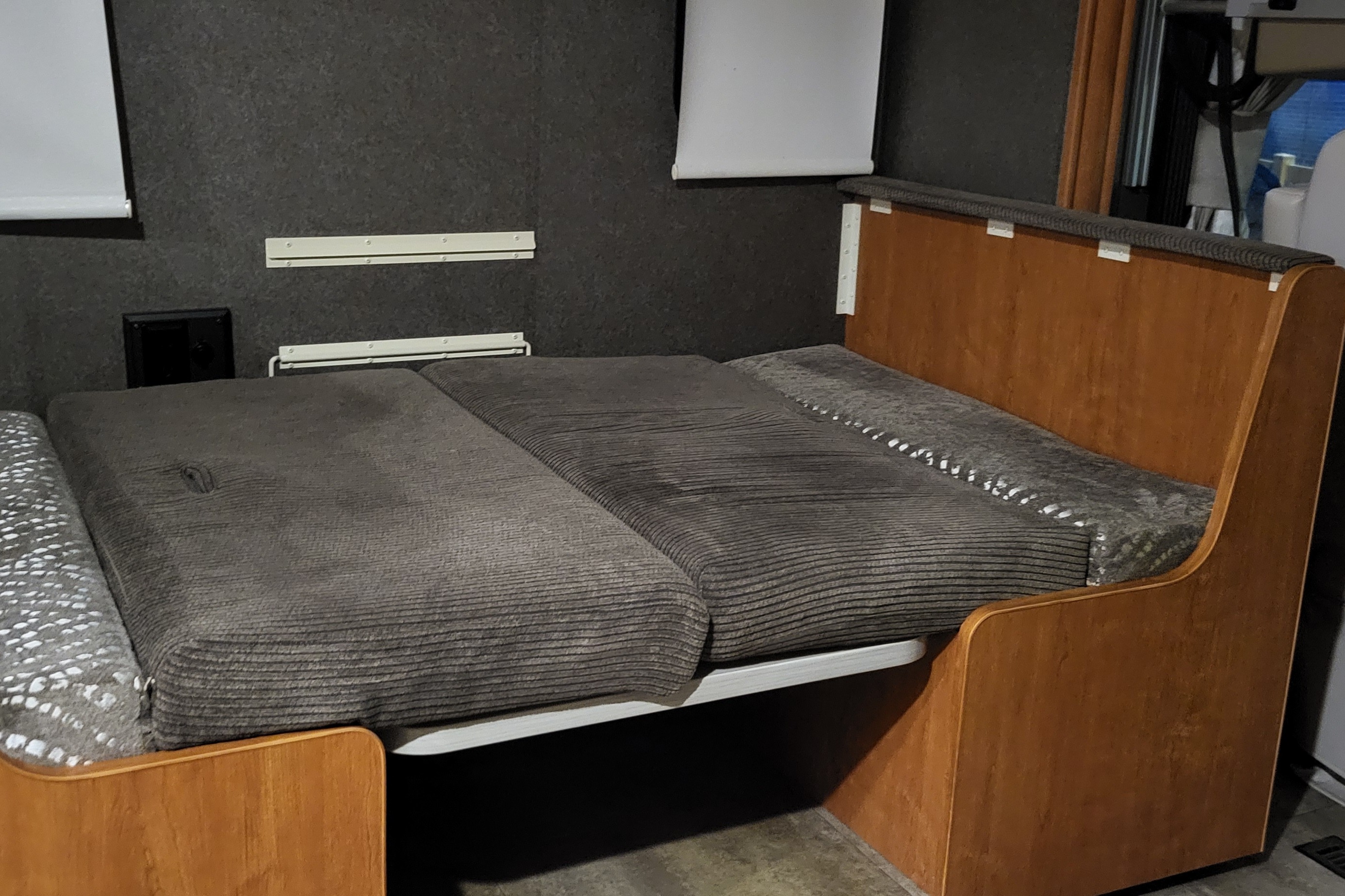 Winnebago-Superior Ride-Deluxe Living-Family Fun