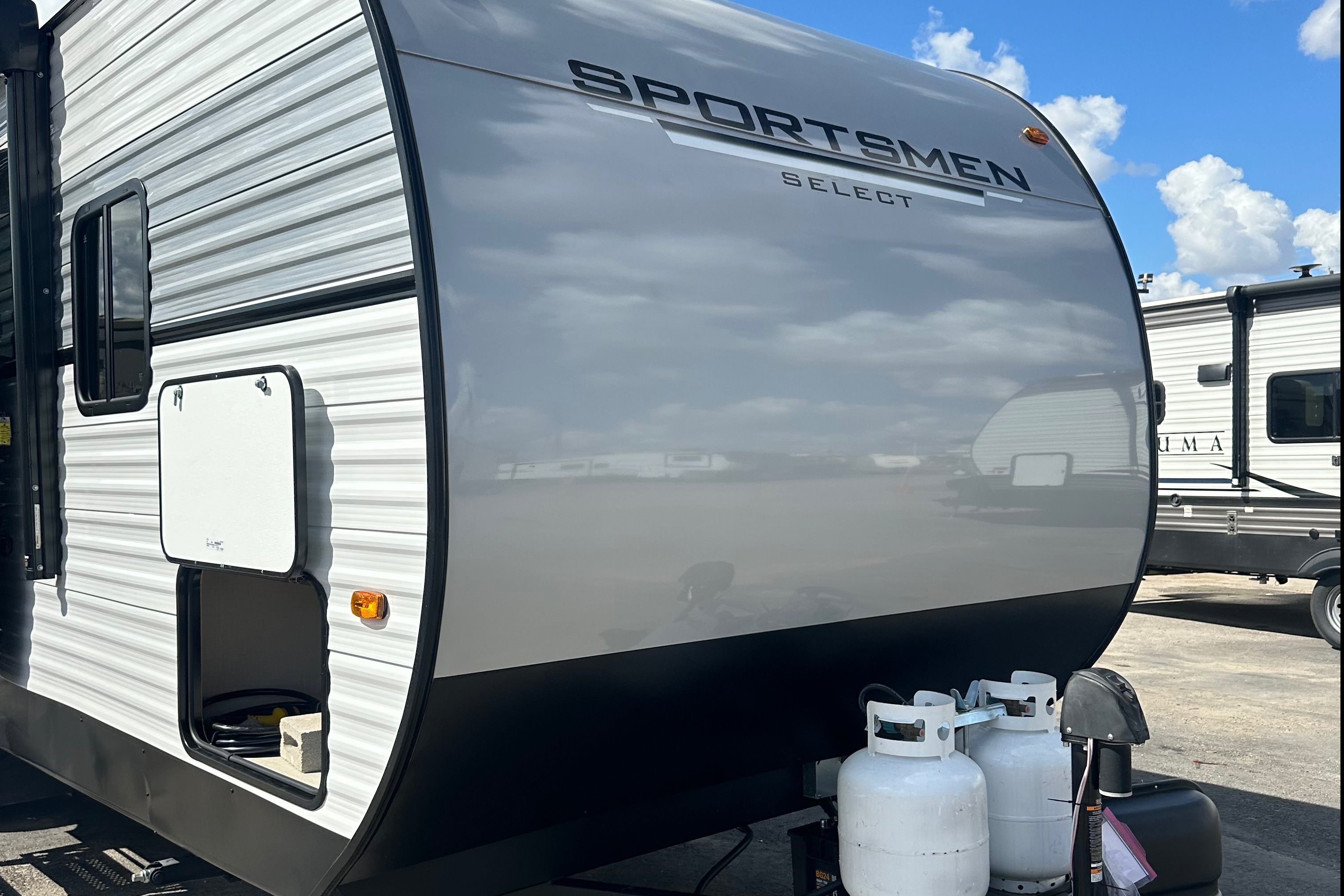 Top Deal Rentals's Sportsmen 260BHSE Travel Trailer