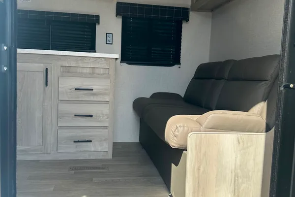 Top Deal Rentals's Sportsmen 260BHSE Travel Trailer