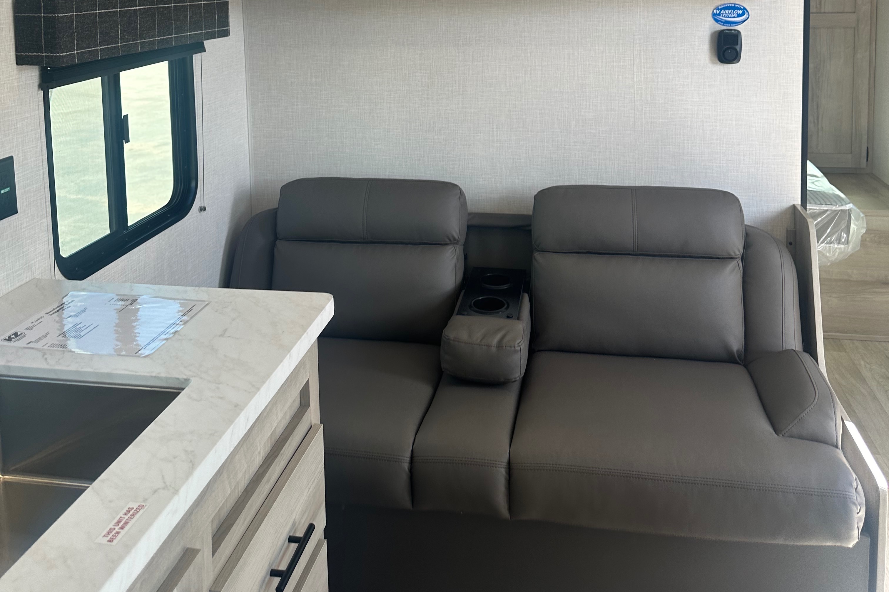 Top Deal Rentals's Sportsmen 260BHSE Travel Trailer