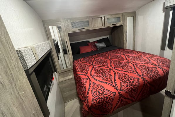Montoya's Heritage 22RBHL Travel Trailer