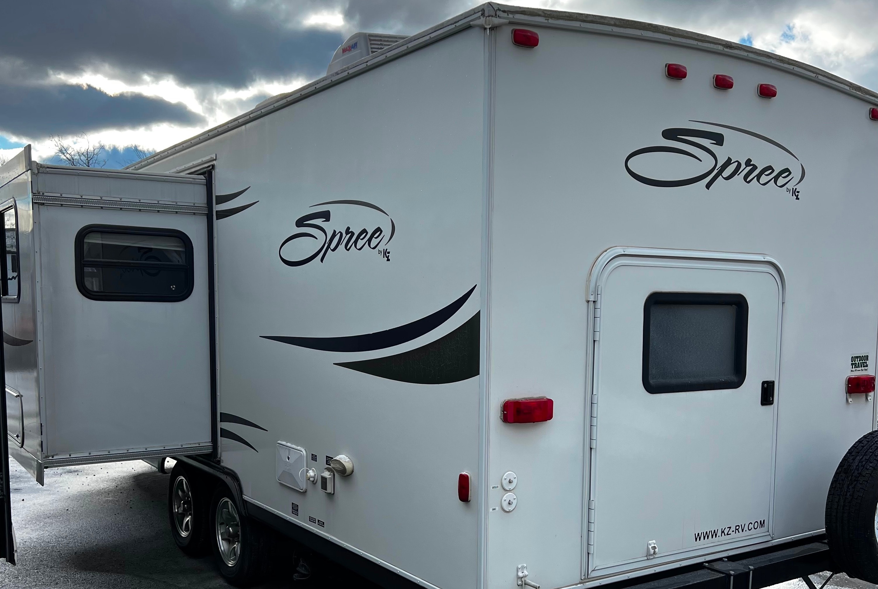 Double A’s KZ Spree 240BHS Family Trailer