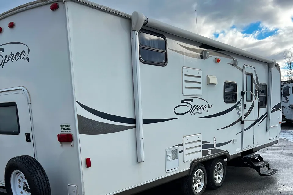 Double A’s KZ Spree 240BHS Family Trailer