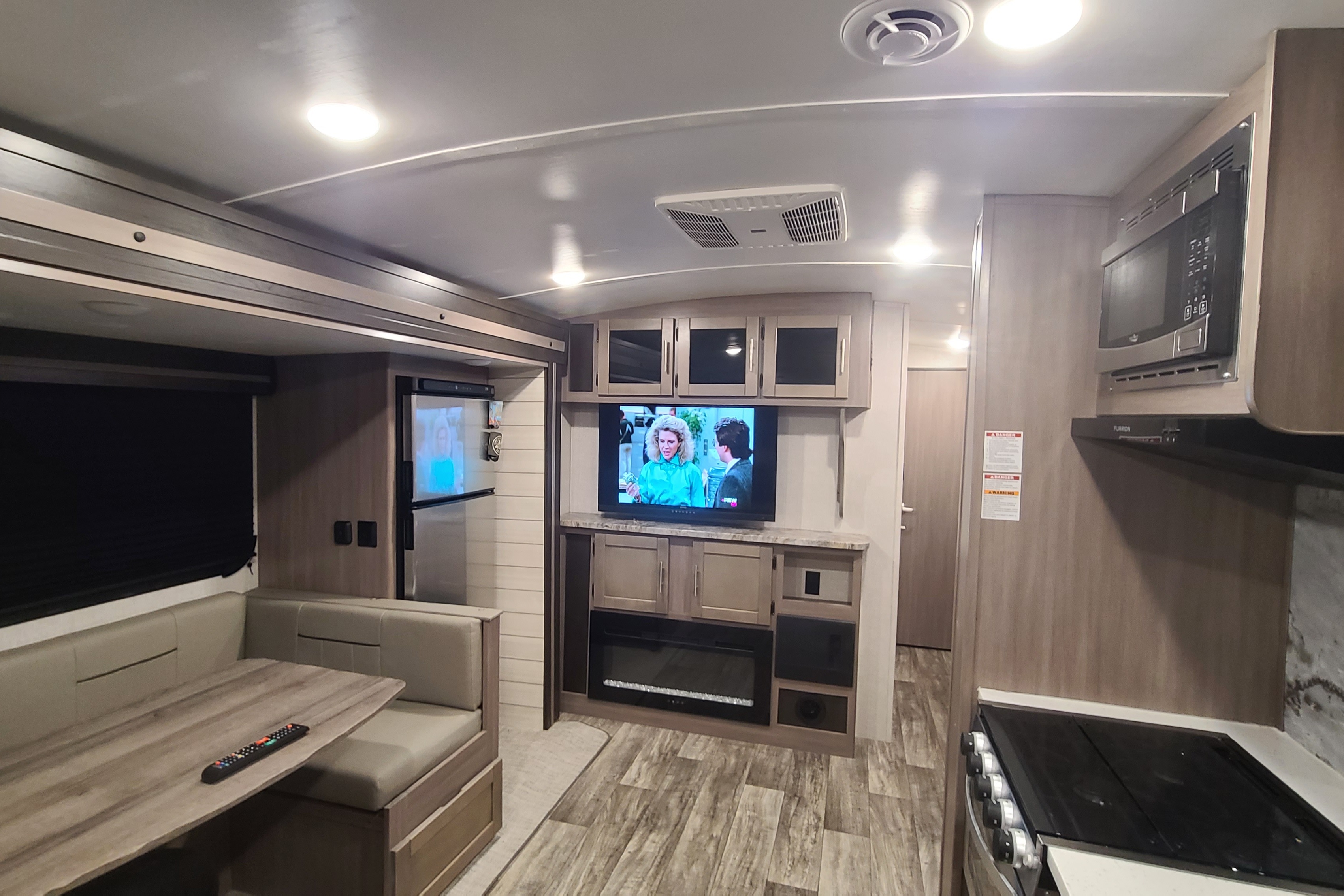 Sunset Trail Slideout w/Outdoor Kitchen