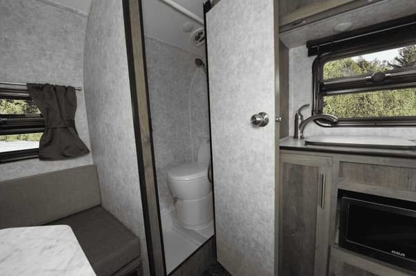 1485 lbs AC - 2020 Prolite Lounge