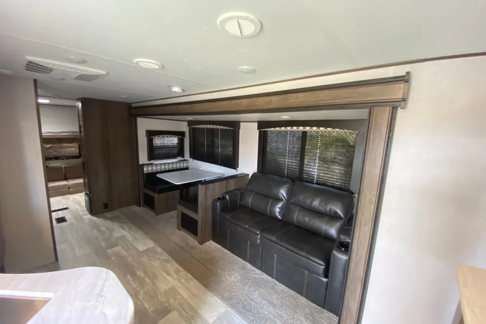 Ray's Avenger 29RBS - Delivery Only
