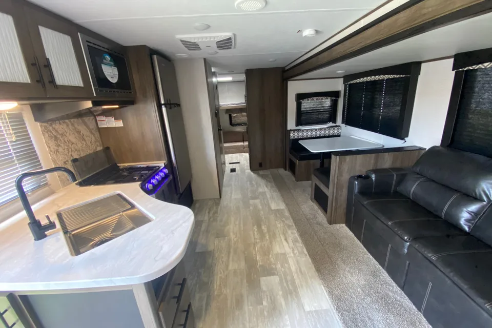 Ray's Avenger 29RBS - Delivery Only