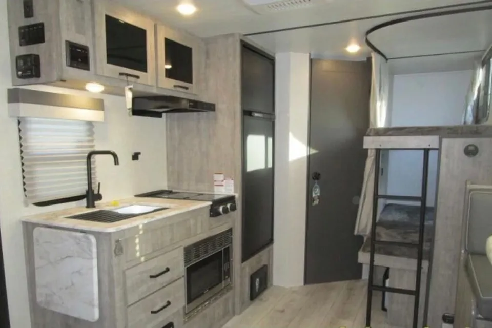 Family Bunkhouse Adventure Rig – Sleeps 6 with Outdoor Kitchen!