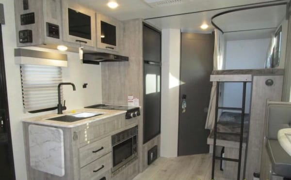 Family Bunkhouse Adventure Rig – Sleeps 6 with Outdoor Kitchen!