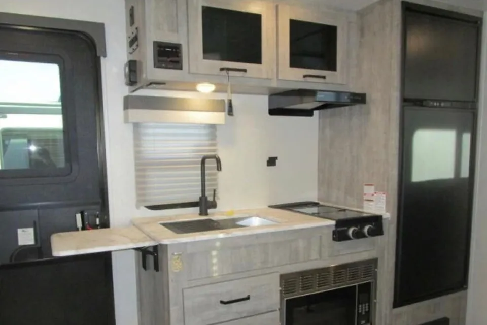 Family Bunkhouse Adventure Rig – Sleeps 6 with Outdoor Kitchen!