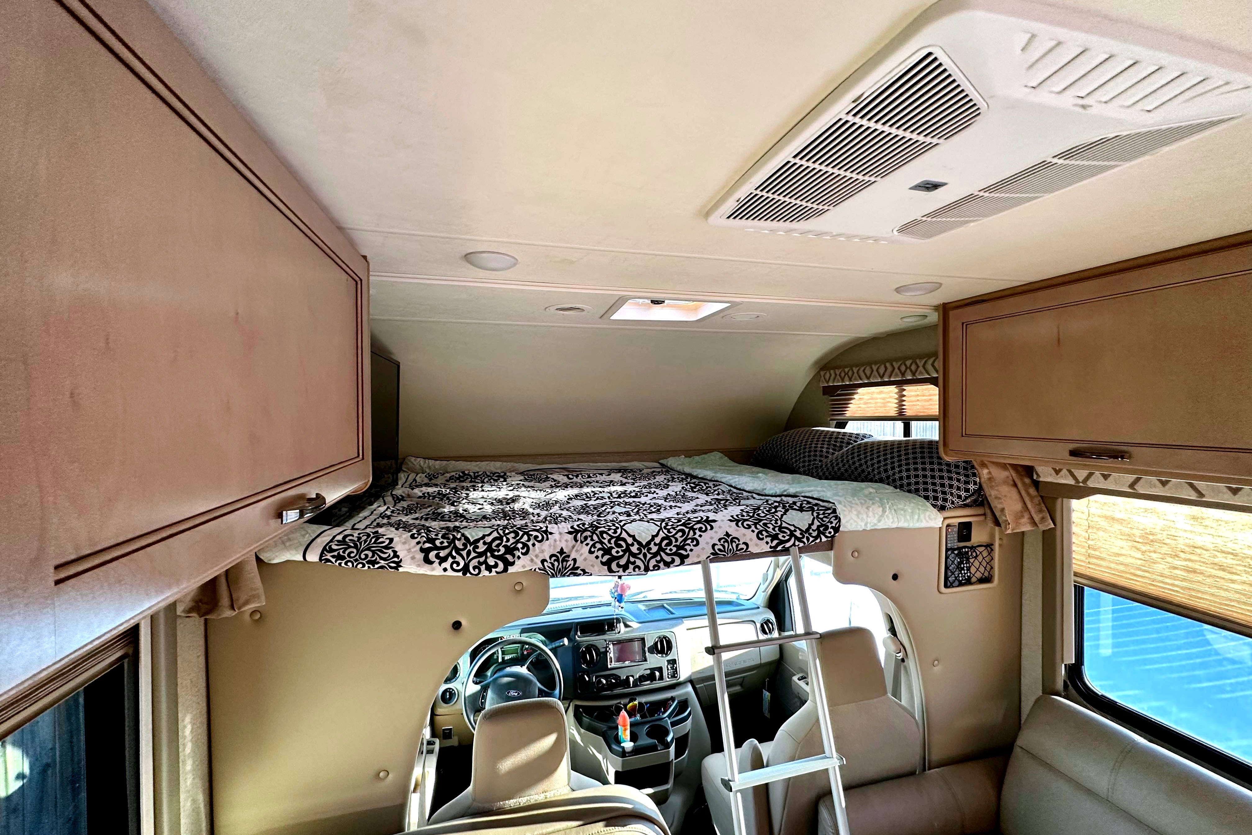 "Country Boy" Thor Motor Coach Four Winds Class C