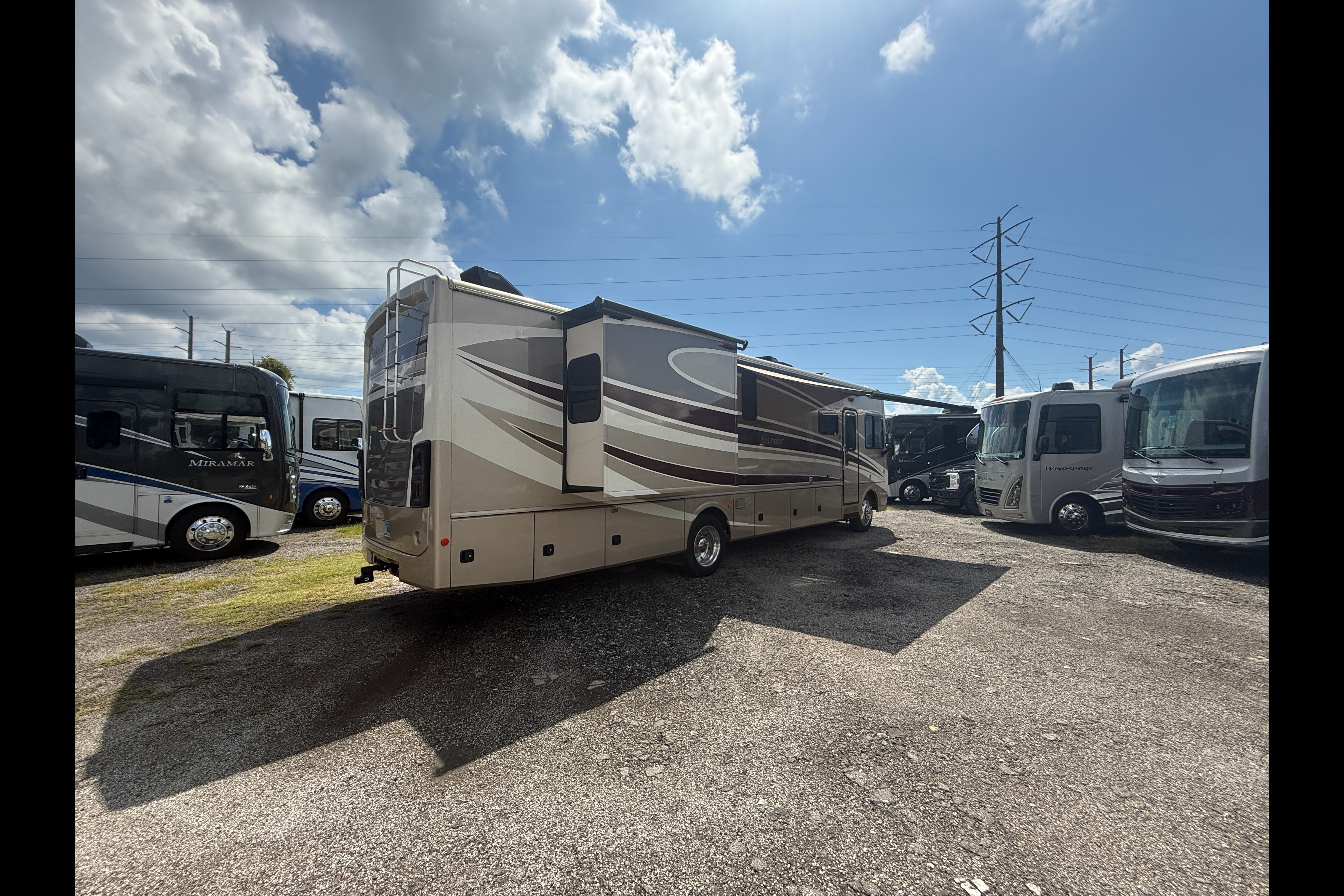 Chief Carl's Caravan- 2016 Fleetwood Bounder Class A
