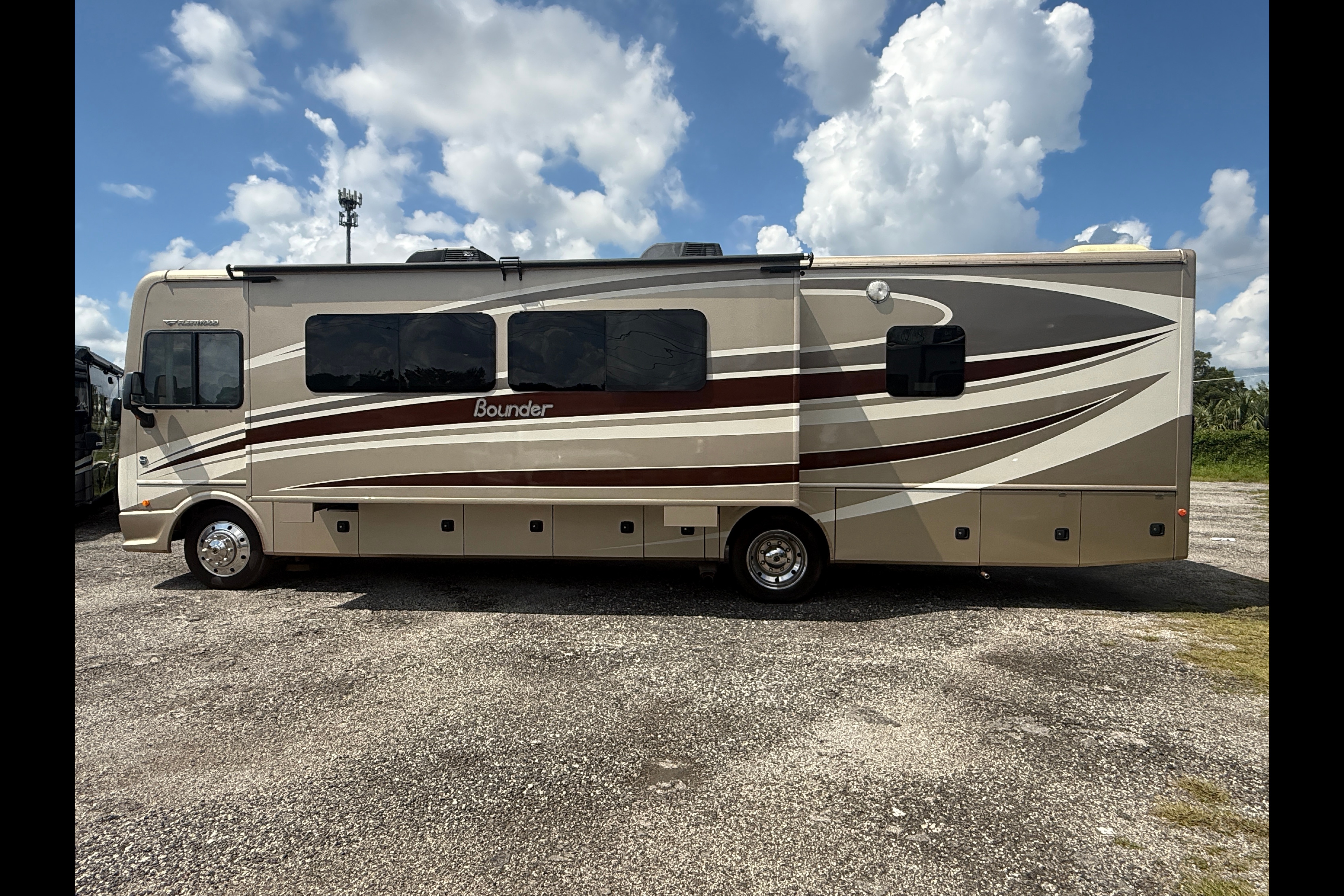 Chief Carl's Caravan- 2016 Fleetwood Bounder Class A