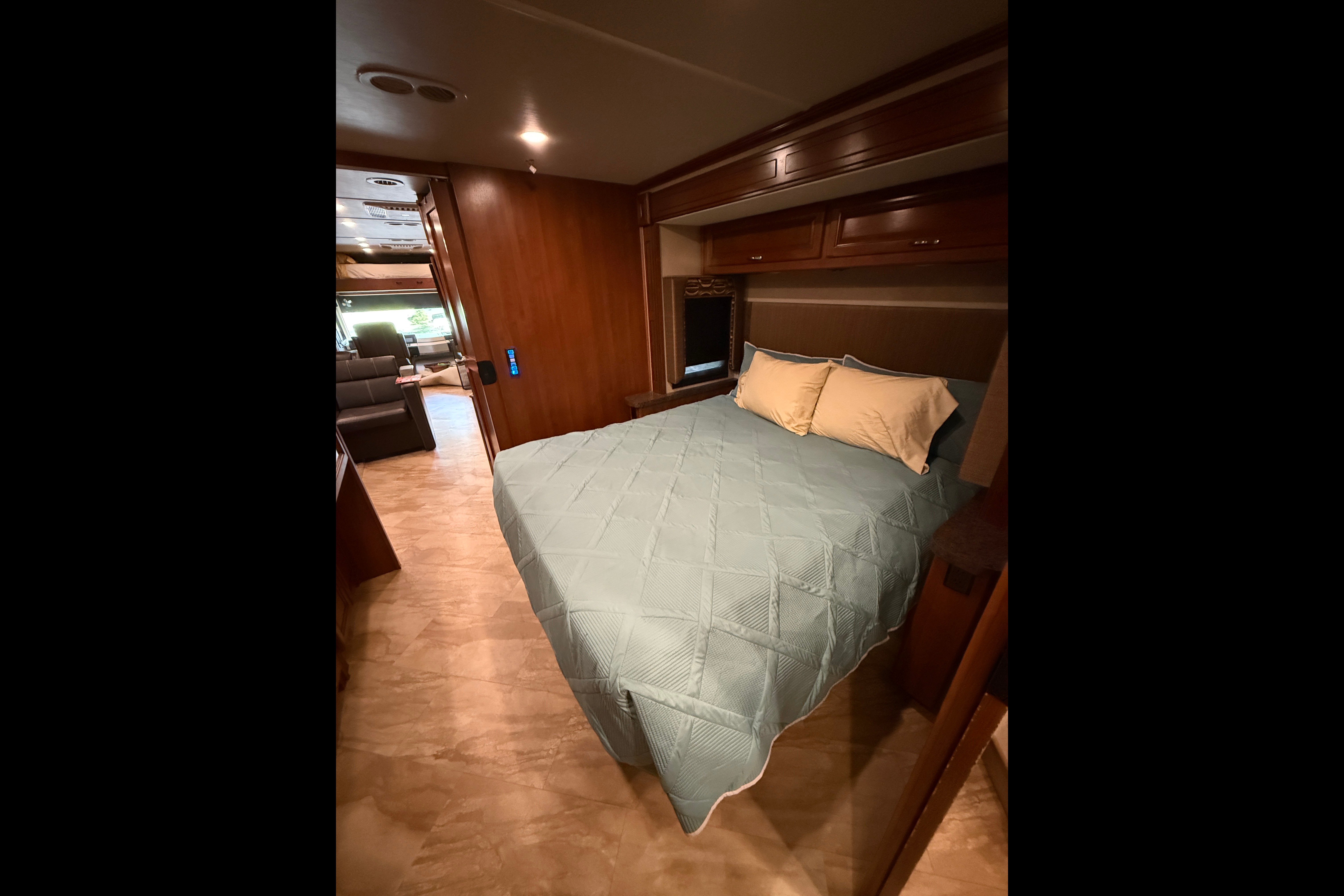 Chief Carl's Caravan- 2016 Fleetwood Bounder Class A