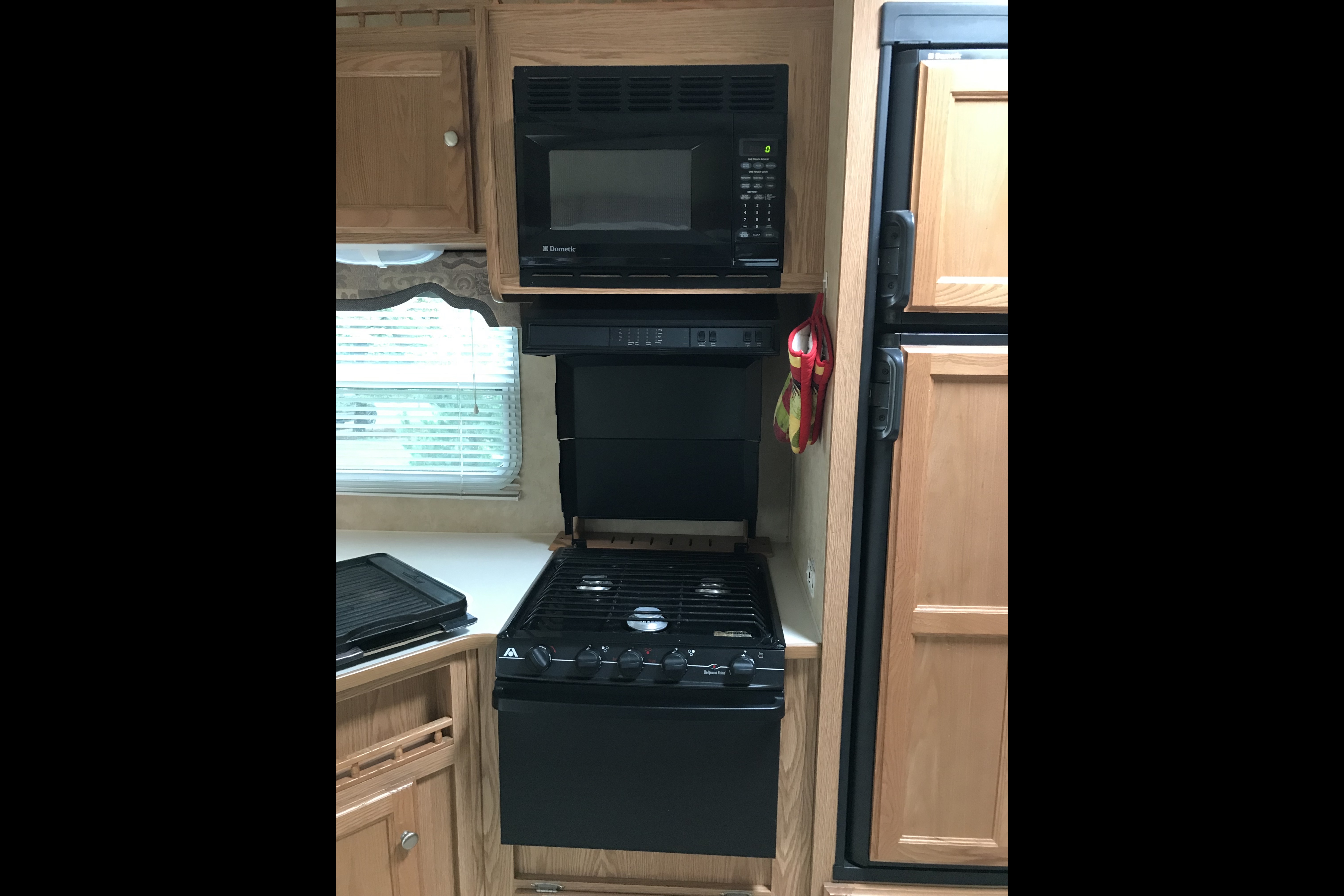 John's Pilgrim International 27.5 ft Fifth Wheel